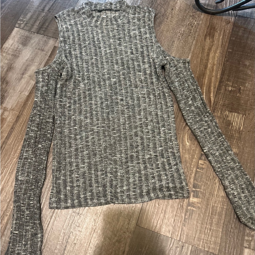 American Eagle Outfitters Gray Cold Shoulder Top